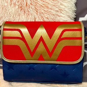 Loungefly Wonder Woman Crossbody NWT
